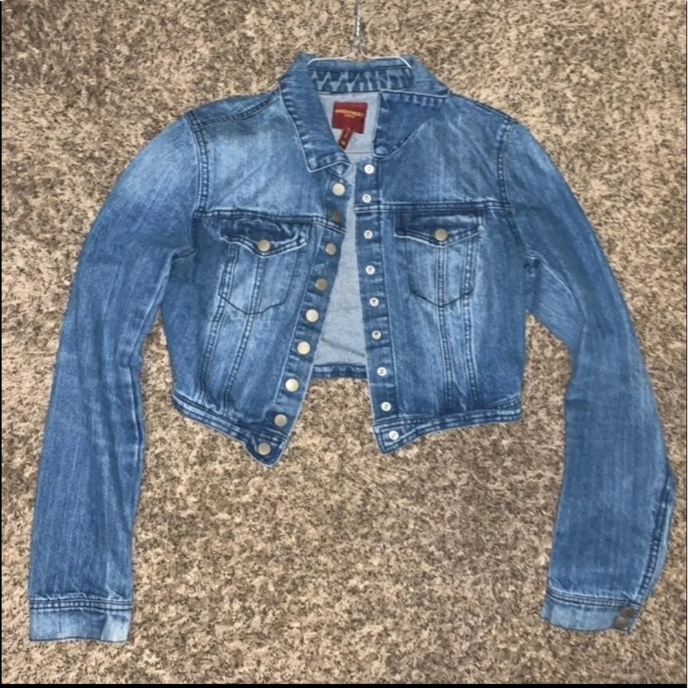 Cropped denim jacket
